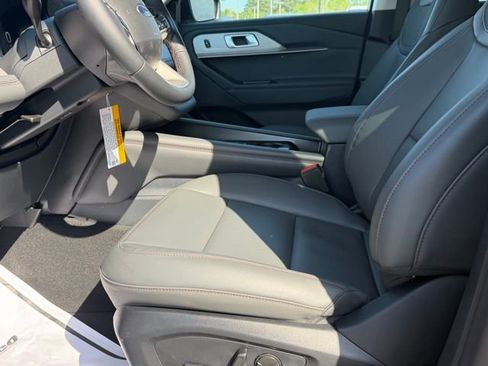 New 2026 Ford Explorer Active image 4