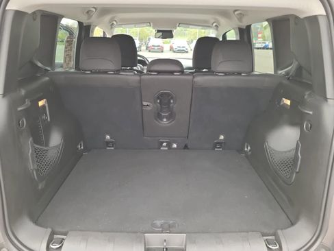 Used 2017 Jeep Renegade Latitude w/ Popular Equipment Group image 27