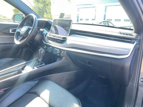 Used 2024 Jeep Compass Latitude AWD/4WD image 28