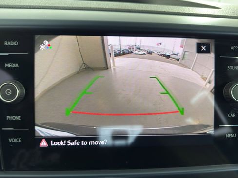 Used 2024 Volkswagen Taos SE image 23