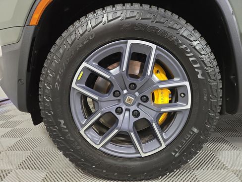 Used 2022 Rivian R1T Launch Edition image 9