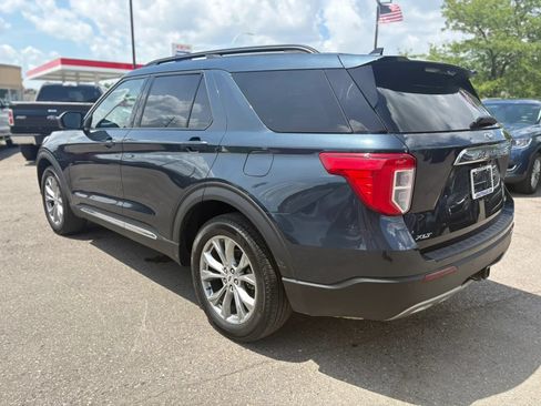 Used 2023 Ford Explorer XLT w/ Equipment Group 202A AWD/4WD image 7