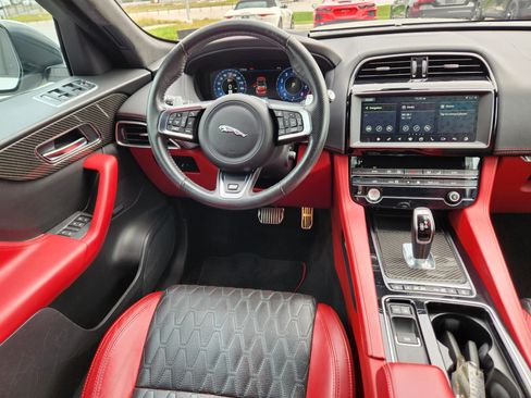 Used 2020 Jaguar F-PACE SVR image 13
