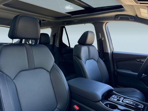 Certified 2025 Honda Pilot Touring image 30