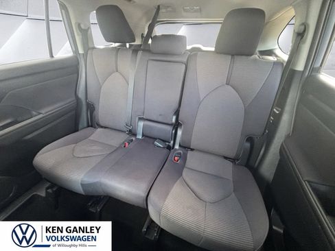 Used 2020 Toyota Highlander LE AWD/4WD image 20