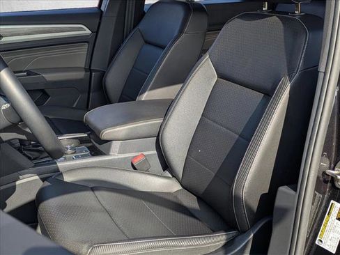 Used 2023 Volkswagen Atlas Cross Sport SE w/ Black Wheel Package image 16