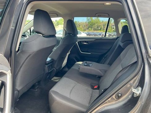 Used 2025 Toyota RAV4 XLE AWD/4WD image 28