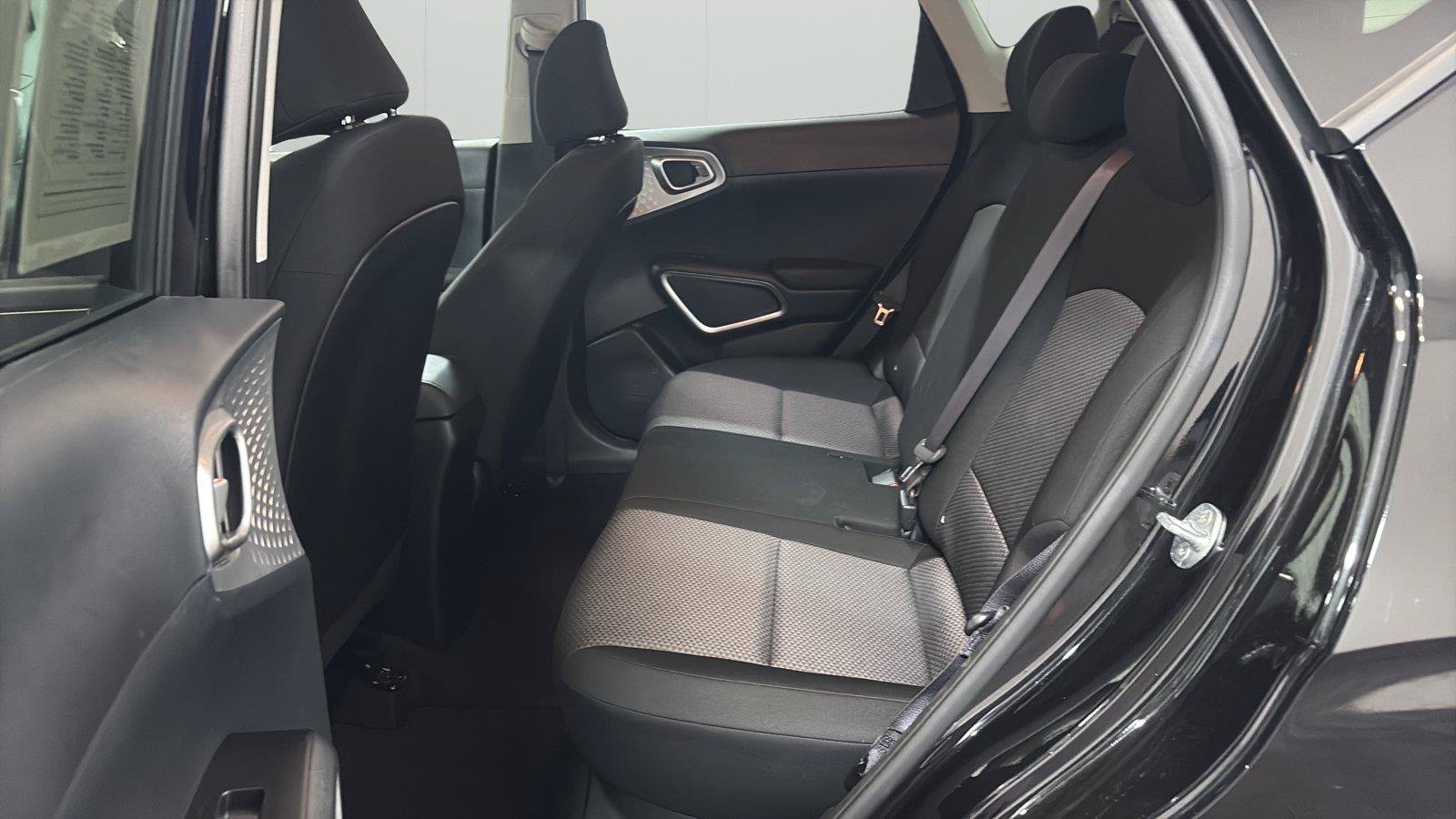 Used 2025 Kia Soul LX w/ LX Technology Package FWD image 11