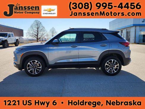 Used 2025 Chevrolet TrailBlazer LT image 1