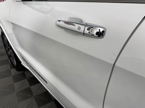 Used 2018 Jeep Grand Cherokee Overland image 28