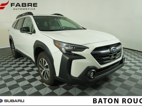 Used 2025 Subaru Outback Premium image 1