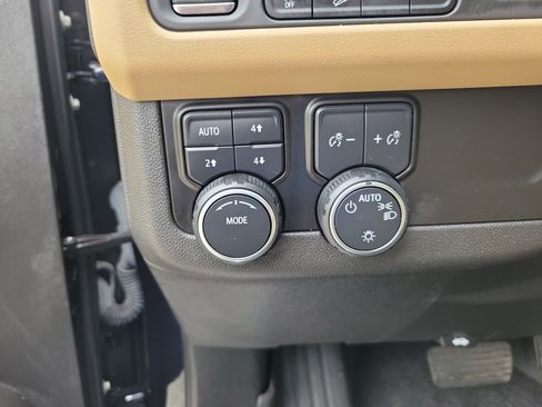 Used 2023 Chevrolet Tahoe Premier AWD/4WD image 31