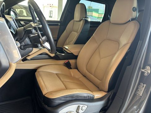 Used 2018 Porsche Cayenne S w/ Premium Package Plus AWD/4WD image 18