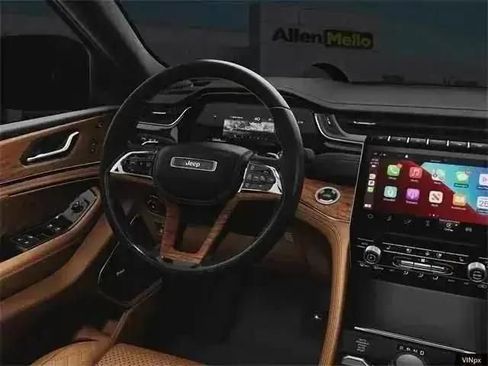 New 2025 Jeep Grand Cherokee Summit image 13