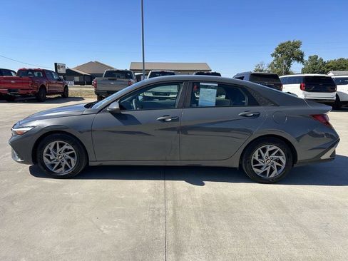 Used 2024 Hyundai Elantra SEL image 32