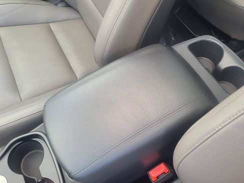 Used 2017 Hyundai Santa Fe Limited AWD/4WD image 17