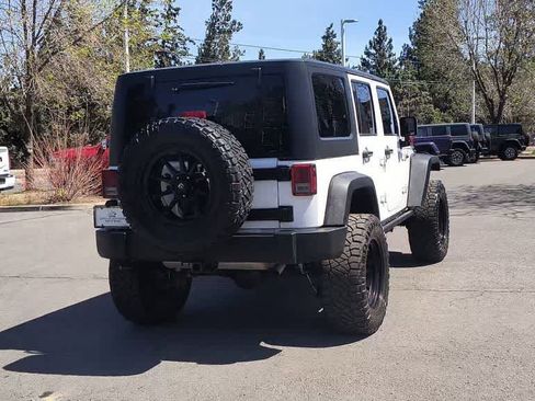 Used 2015 Jeep Wrangler Unlimited Rubicon w/ Connectivity Group AWD/4WD image 8