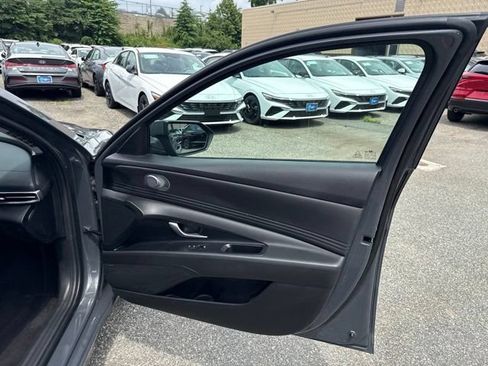 Used 2023 Hyundai Elantra Limited FWD image 37