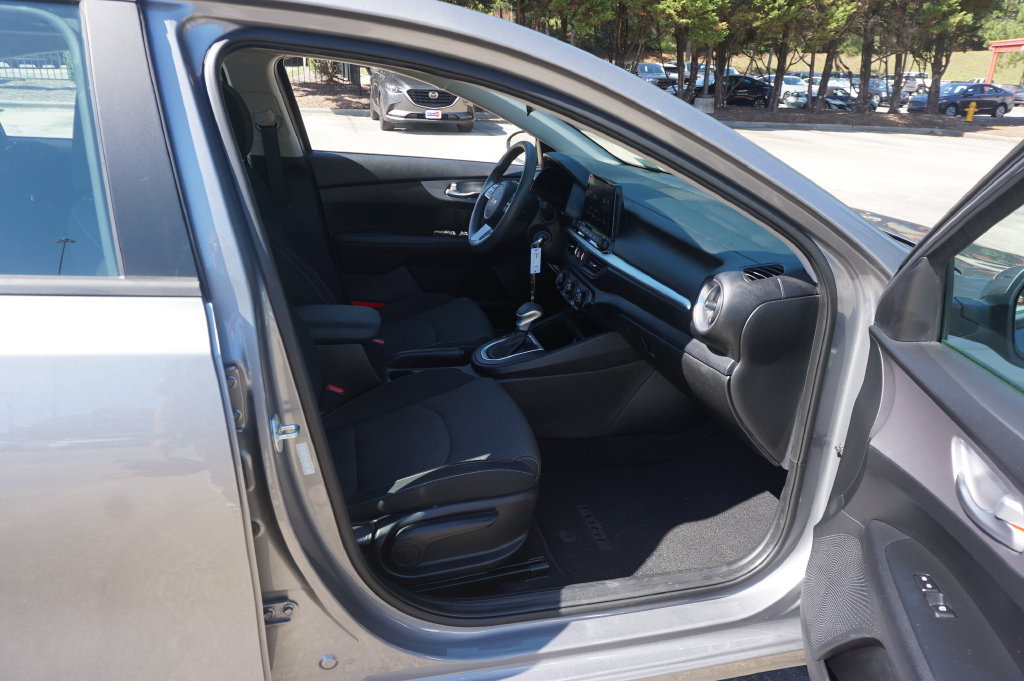 Used 2023 Kia Forte LXS w/ LXS Technology Package FWD image 15