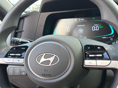 Used 2025 Hyundai Elantra Hybrid FWD image 26