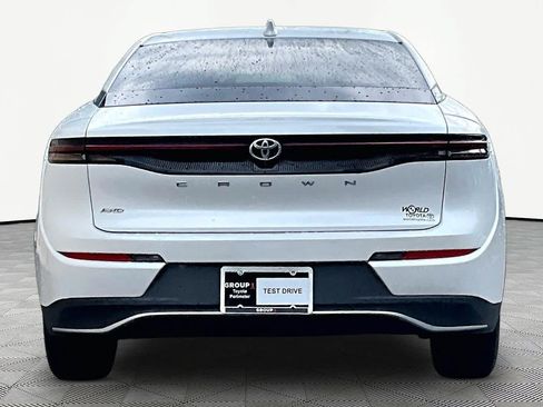 Certified 2023 Toyota Crown AWD/4WD image 5