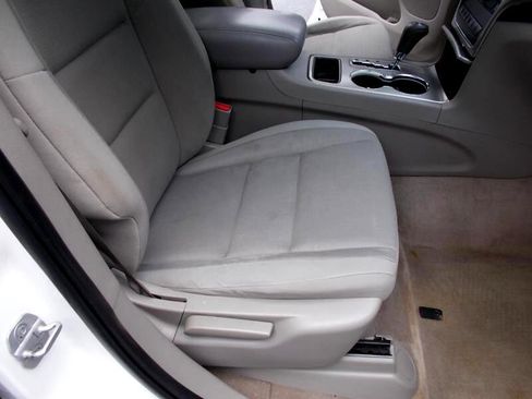 Used 2012 Jeep Grand Cherokee Laredo w/ Laredo E Group image 21