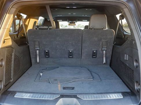 Used 2025 Chevrolet Suburban Z71 AWD/4WD image 31
