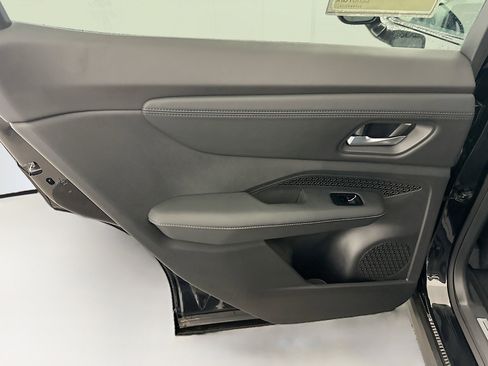 Used 2025 Nissan Ariya AWD image 27
