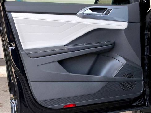 Used 2025 Volkswagen Taos SEL w/ Black Wheel Plus Package image 10