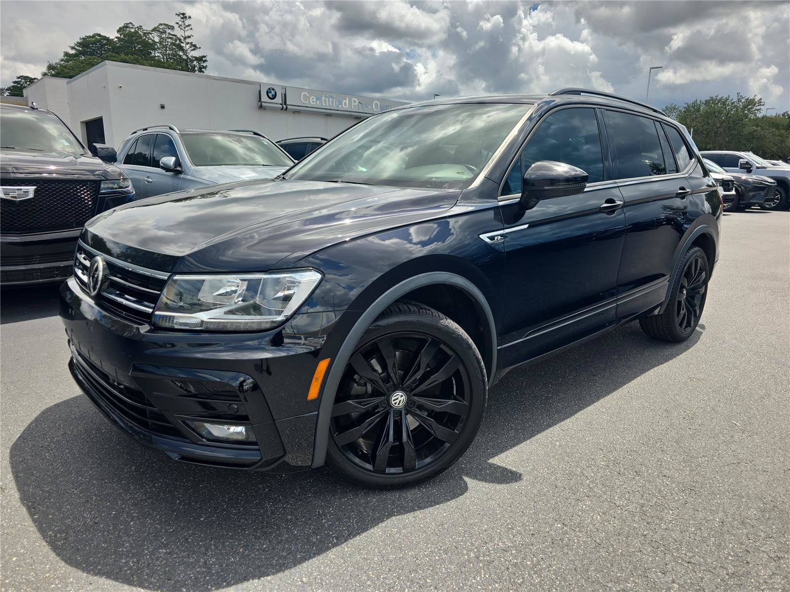Used 2020 Volkswagen Tiguan SE R-Line AWD/4WD image 29