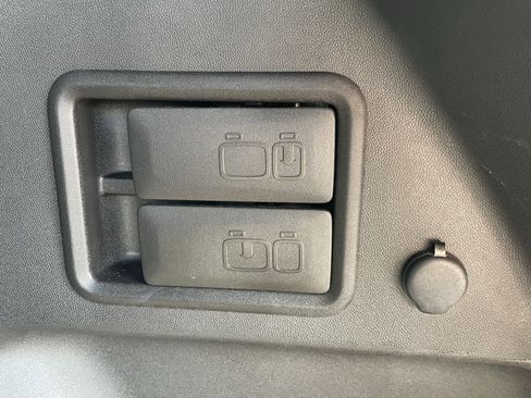 Used 2023 Chevrolet Equinox LT image 6