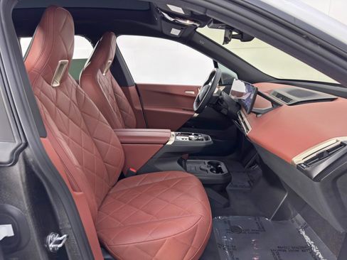 Used 2024 BMW iX xDrive50 w/ Premium Package image 15