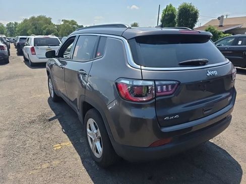 Used 2023 Jeep Compass Latitude w/ Convenience Group AWD/4WD image 4