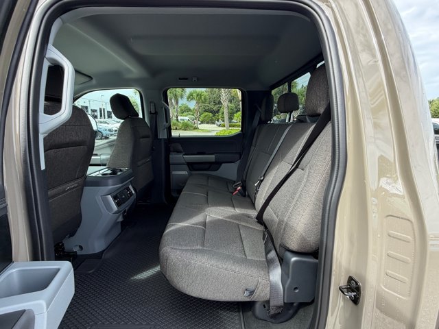 New 2027 Ford F250 XLT w/ XLT Premium Package AWD/4WD image 17
