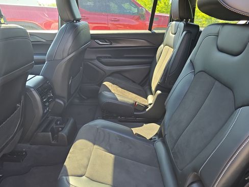 Used 2023 Jeep Grand Cherokee L Altitude AWD/4WD image 12