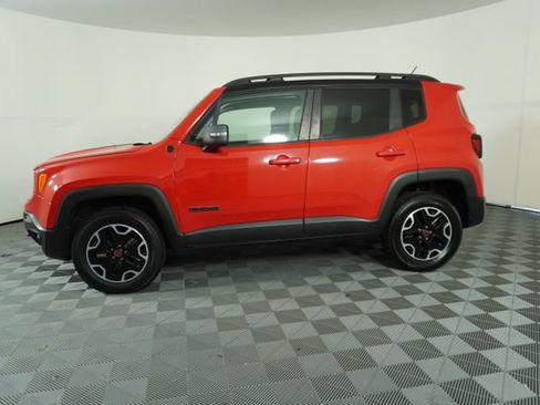 Used 2017 Jeep Renegade Trailhawk AWD/4WD image 4