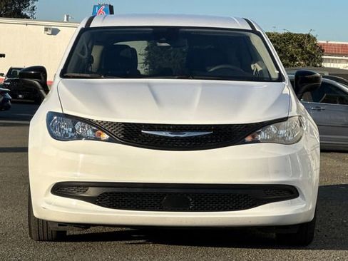 Used 2024 Chrysler Voyager LX image 9