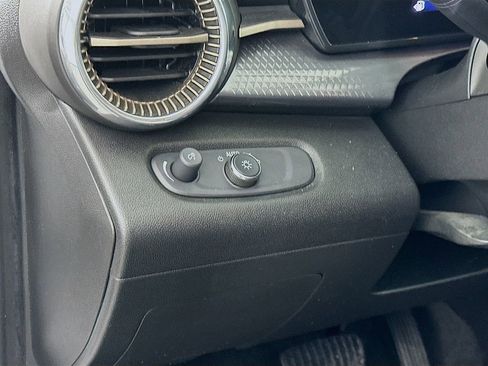 Used 2024 Chevrolet Trax ACTIV w/ Sunroof Package FWD image 10