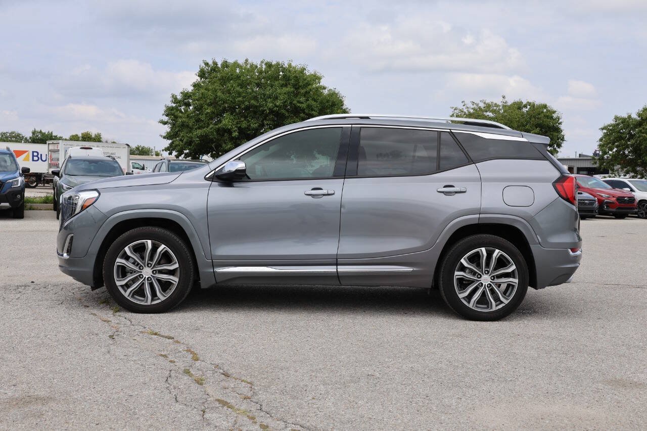 Used 2020 GMC Terrain Denali w/ Denali Premium Package AWD/4WD image 8