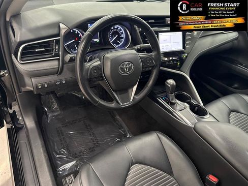 Used 2019 Toyota Camry SE w/ Convenience Package FWD image 13