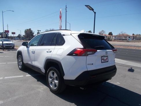 Used 2020 Toyota RAV4 XLE FWD image 5