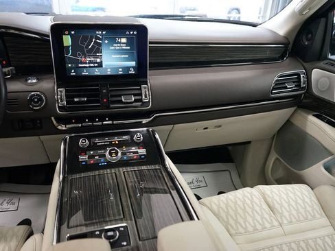 Used 2020 Lincoln Navigator Black Label w/ Cargo Convenience Package image 14