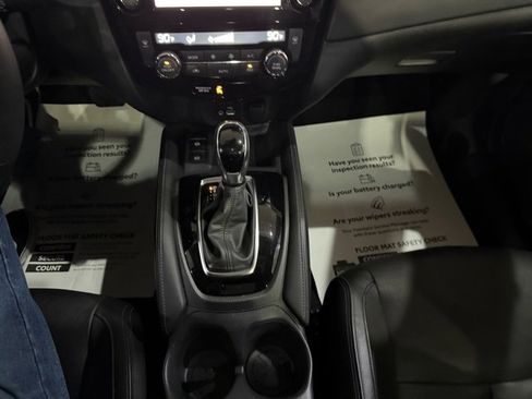 Used 2020 Nissan Rogue SL w/ Premium Package image 24