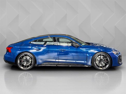 New 2026 Audi RS e-tron GT performance image 8