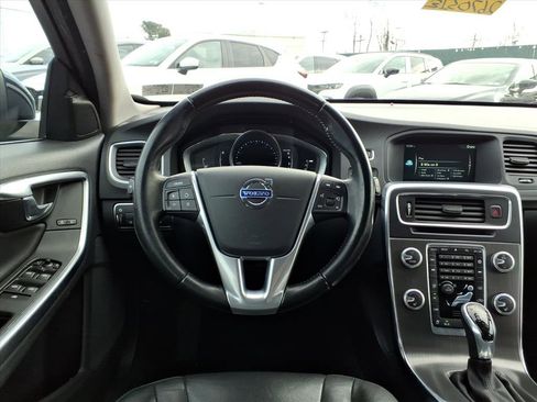 Used 2016 Volvo V60 T5 Premier image 15