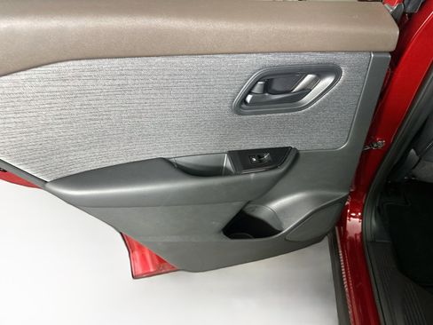 Used 2023 Nissan Rogue S AWD/4WD image 25