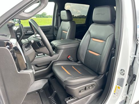 Used 2024 GMC Sierra 2500 AT4 w/ Technology Package AWD/4WD image 11