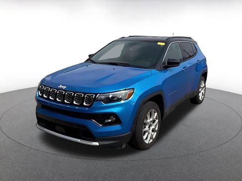 Used 2025 Jeep Compass Limited AWD/4WD image 7