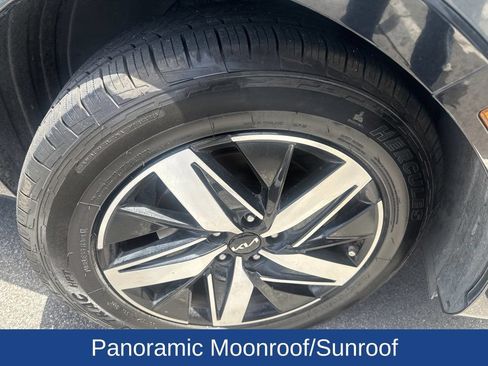 Used 2022 Kia Sorento S w/ Panoramic Sunroof Package FWD image 4