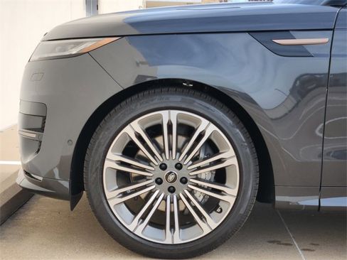New 2025 Land Rover Range Rover Sport Dynamic SE image 6